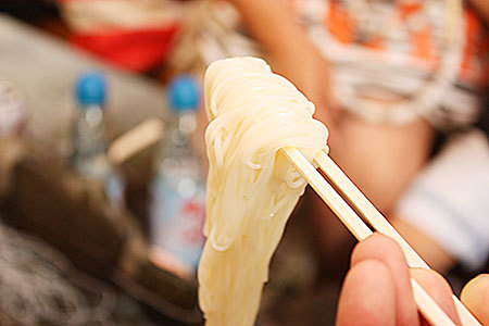 阿弥陀ヶ滝荘流しそうめん