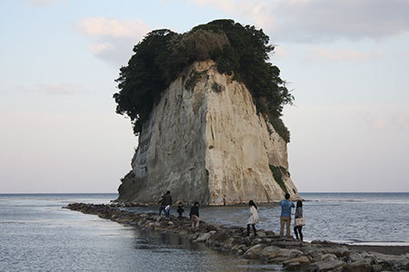 見附島