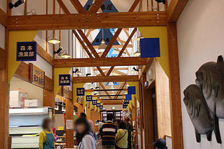 氷見漁港場外市場 ひみ番屋街