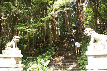 戸隠神社宝光社境内
