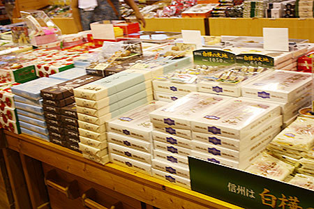 道の駅風穴の里売店
