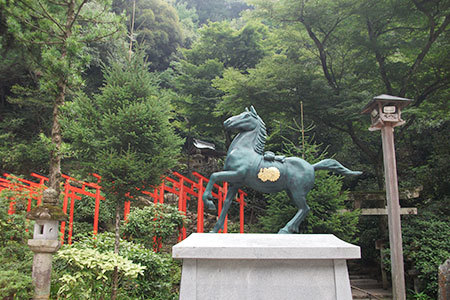 伊奈波神社銅像