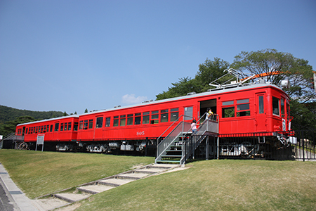 鞍ヶ池公園名鉄電車