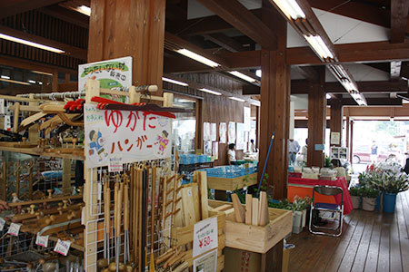 道の駅にわか茶屋店内