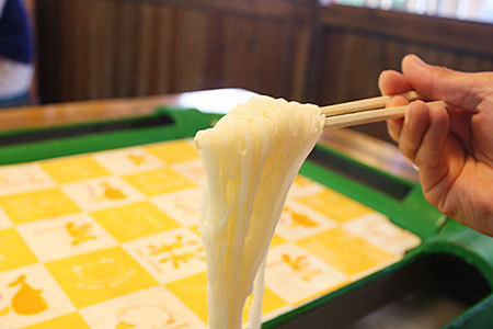 釜ヶ滝滝茶屋流しそうめん