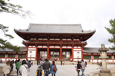 東大寺門