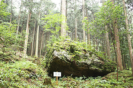 郡上戸隠神社横岩